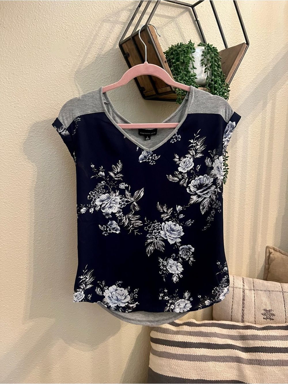 Stitch Fix Fortune + Ivy Floral V-Neck Cap Sleeve Top - Navy and Gray